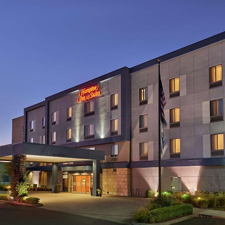 Hampton Inn And Suites Salem Exterior foto
